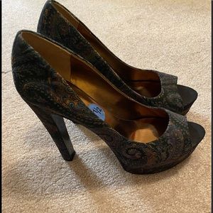 Nine West peep toe pumps